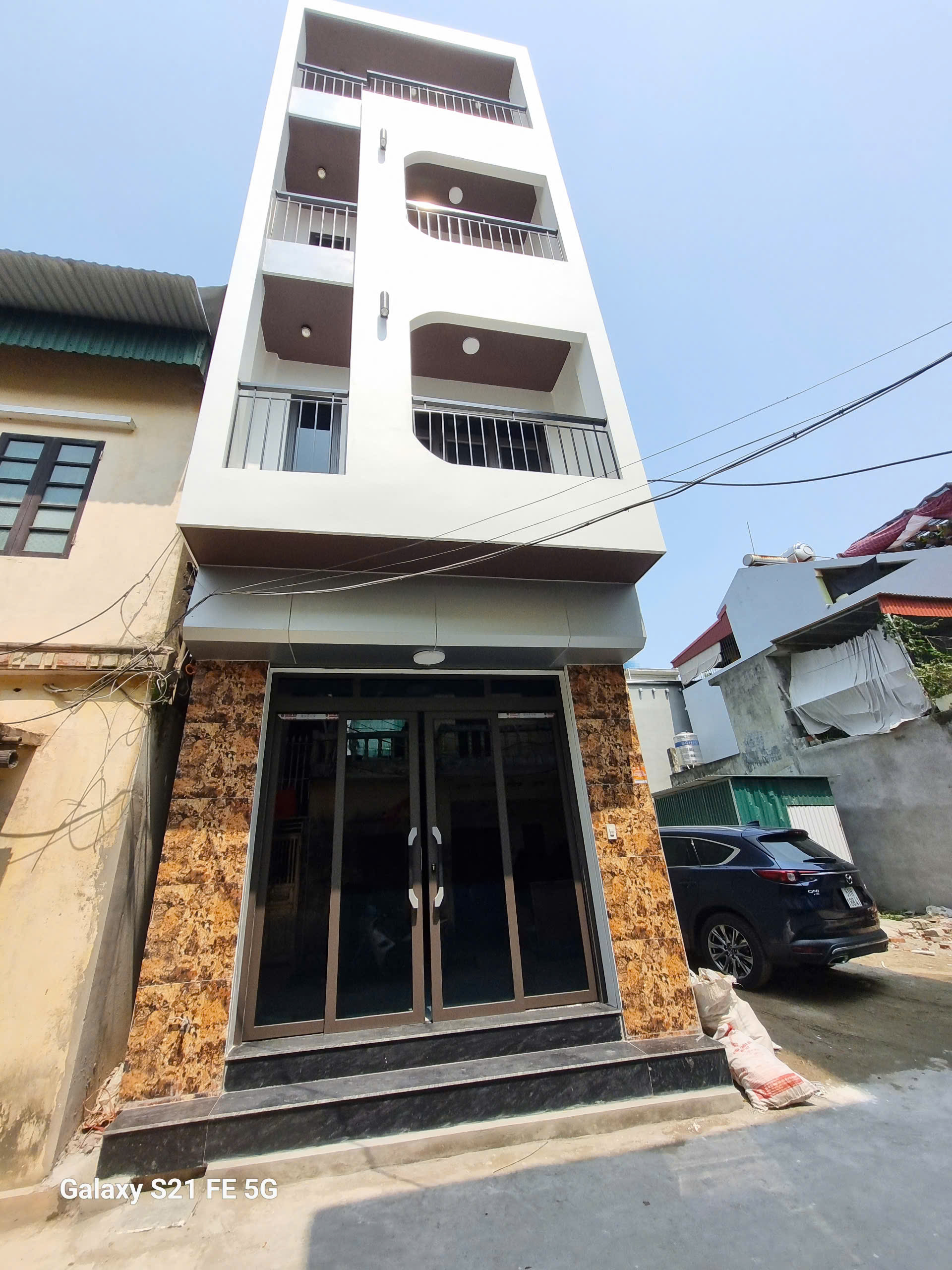 bán nhà 4 tầng thang máy hiện đại ngay trần lãm - gần chợ đậu và nguyễn tông quai đi vào 5