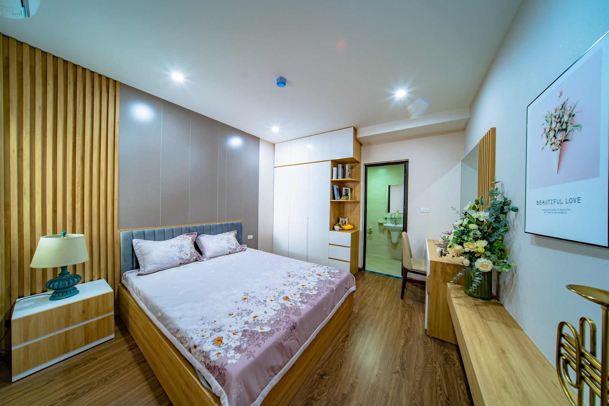 Bán ngoại giao căn góc 2PN tầng trung giá 1,6tỷ - view sân vận động, có HTLS 0%, sắp bàn giao 4