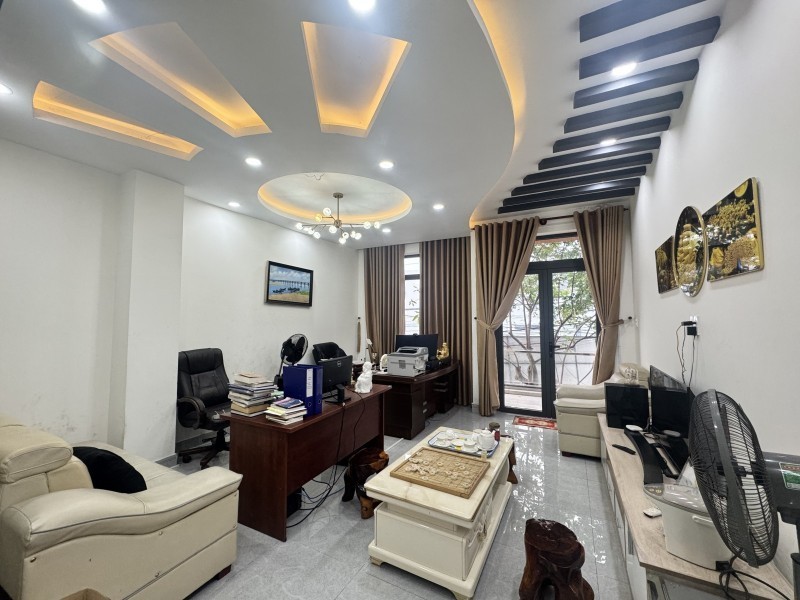 Bán nhà đường  Bưng Ông Thoàn, Phú Hữu, Q9, TP HCM. DT 81m2, 4 tầng. Giá  8.9 tỷ, SH - 0933125879