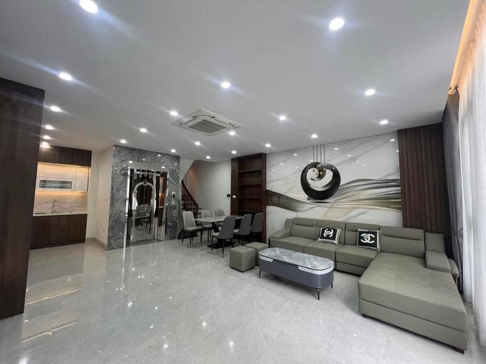 Bán nhà Văn Cao, Ba Đình, phân lô, vỉa hè ô tô tránh, 5 tầng mới đẹp về ở ngay. Giá 21 tỷ 2