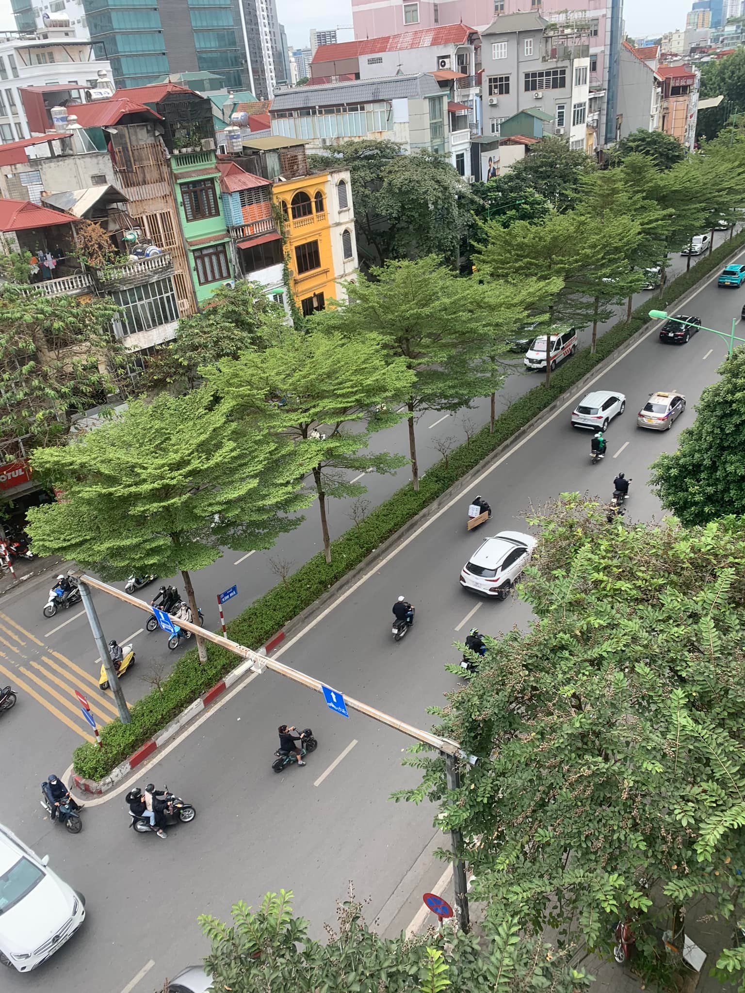 Bán nhà mặt phố Kim Mã, Ba Đình, lô góc, 6 tầng thang máy, vỉa hè 5m, kinh doanh. Giá 27 tỷ 5