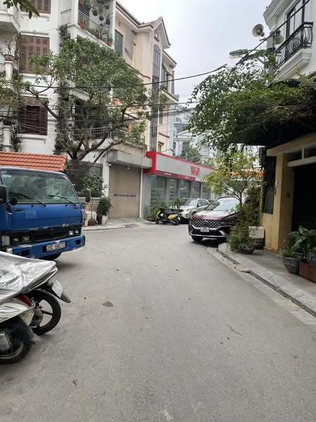 Bán nhà Vĩnh Phúc, Ba Đình, dt 125m, ngõ thông kinh doanh, ô tô 7 chỗ vào nhà. Giá 31.9 tỷ