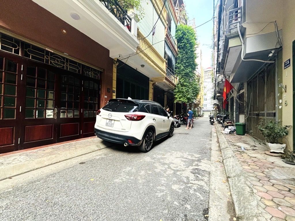 Bán nhà Văn Cao, Ba Đình, phân lô, vỉa hè ô tô tránh, 5 tầng mới đẹp về ở ngay. Giá 21 tỷ