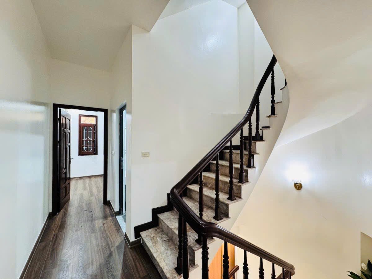 Bán nhà Đội Cấn, Ba Đình, dt 48m, ngõ rộng, cách 10m ra mặt phố, vài bước ra hồ. Giá 12 tỷ 3