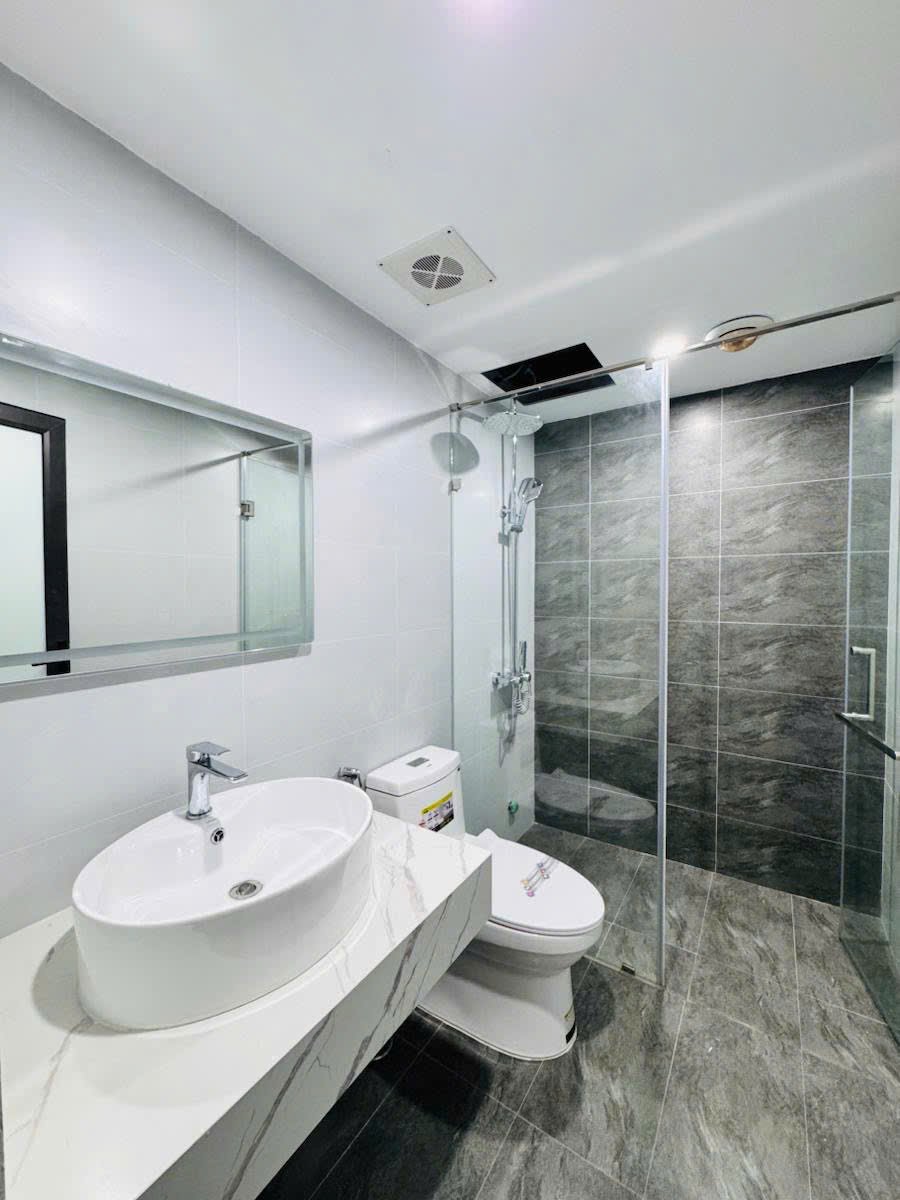 Bán nhà Đội Cấn, Ba Đình, dt 48m, ngõ rộng, cách 10m ra mặt phố, vài bước ra hồ. Giá 12 tỷ 4