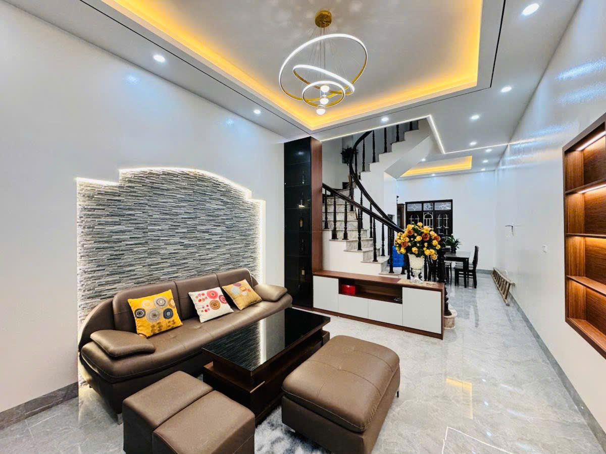 Bán nhà Đội Cấn, Ba Đình, dt 48m, ngõ rộng, cách 10m ra mặt phố, vài bước ra hồ. Giá 12 tỷ