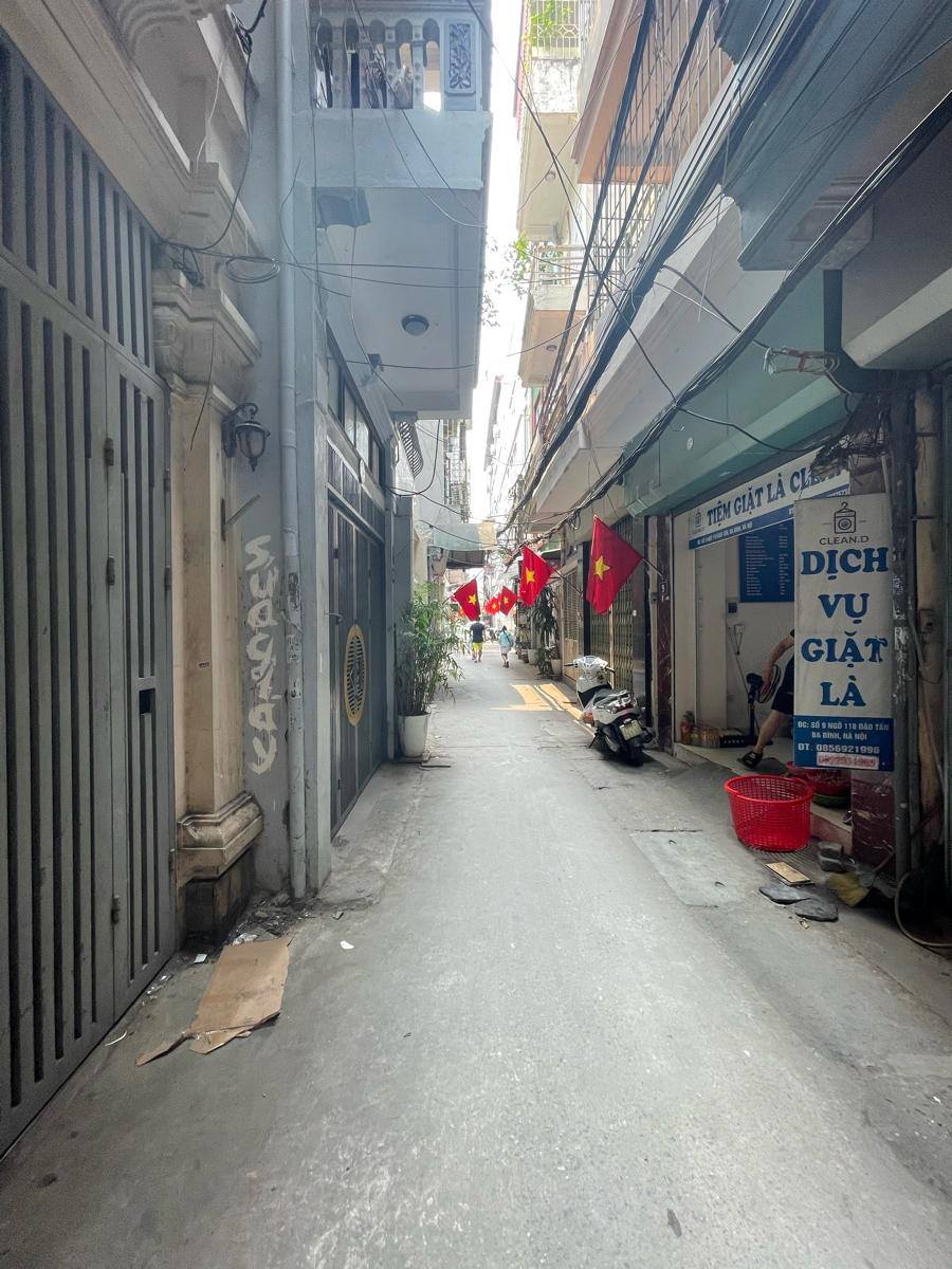 Bán nhà 2 tầng Đào Tấn, Ba Đình, dt 95m, gần phố, xây CCMN cực đẹp. Giá 22.9 tỷ