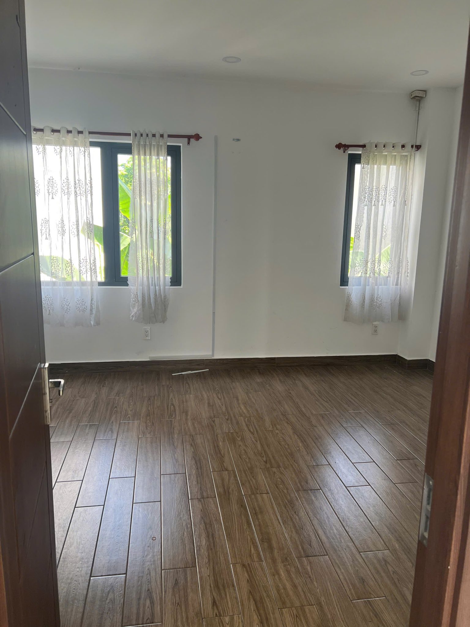 CHO THUÊ NHÀ PHỐ KHU THỦ ĐỨC VILLAGE 718 QUỐC LỘ 13, 3 LẦU, 4PN, 12TR. 4