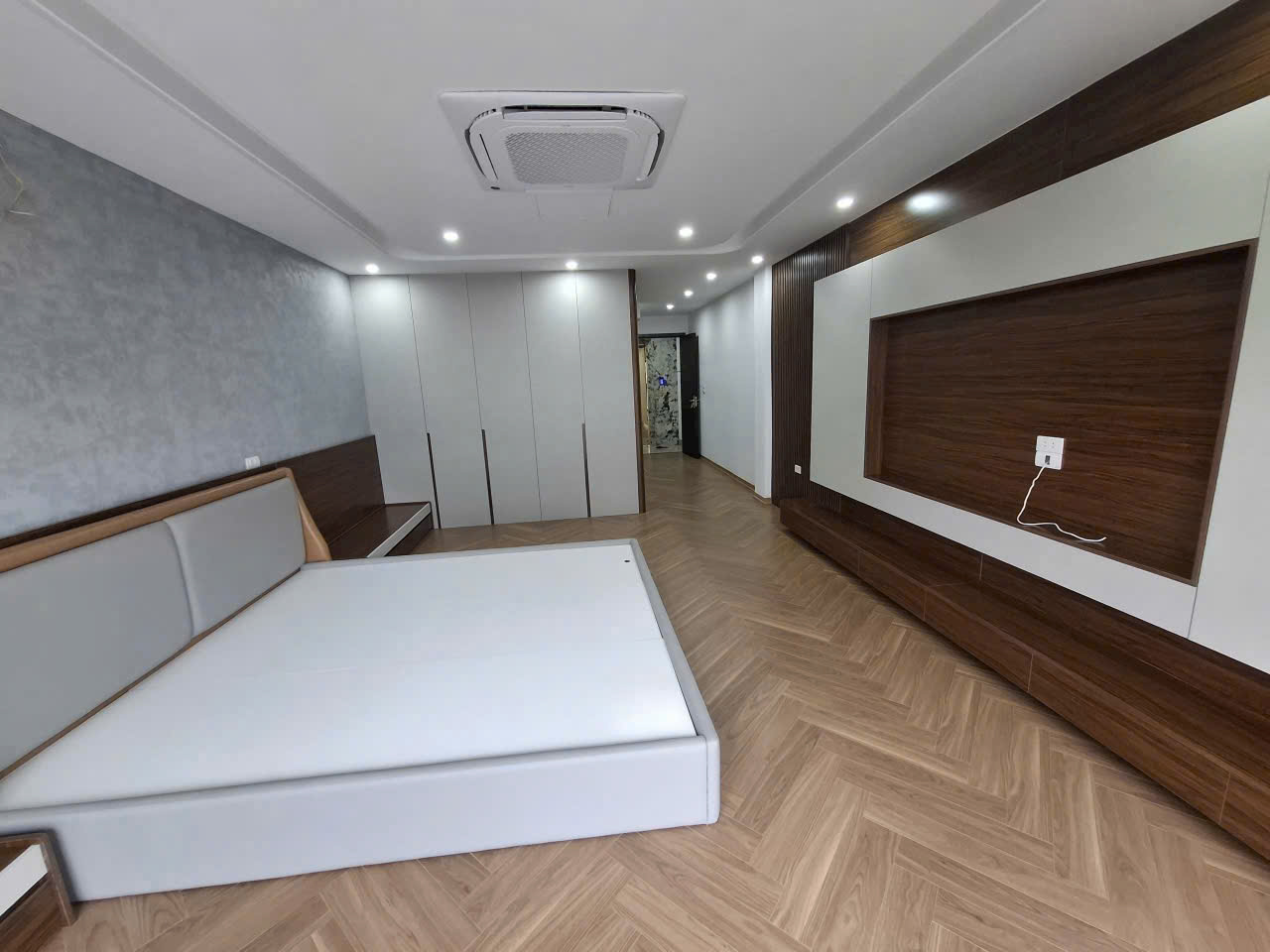 Siêu phẩm mặt ngõ thông ô tô tránh kinh doanh tại Long Biên. Gần chợ, Hồ. 5