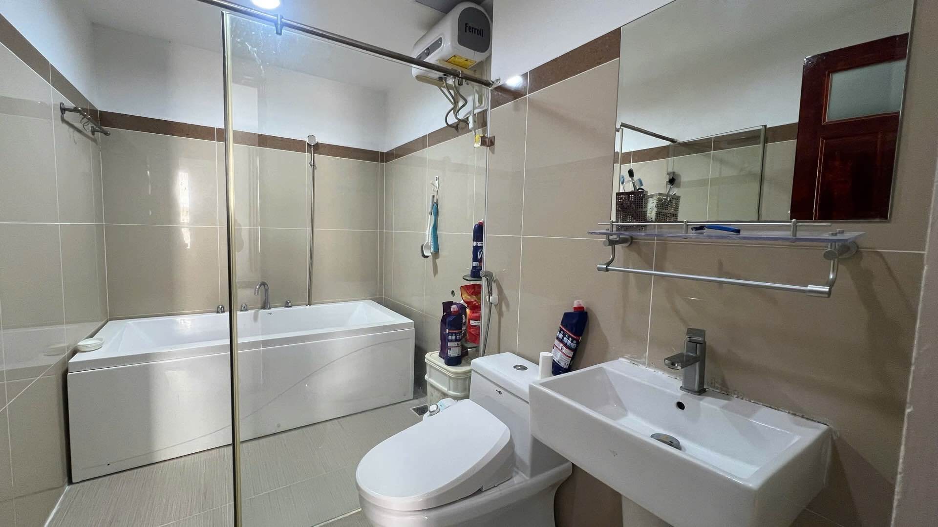 Căn hộ 98m2 Q7 giá 3.6 tỷ: 3PN, view thoáng, vị trí trung tâm, gần trường học, liên hệ ngay 3