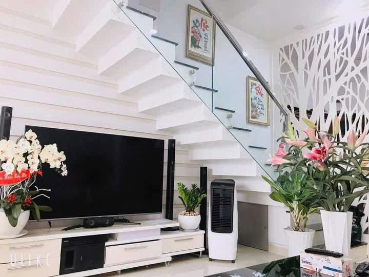 CHO THUÊ NHÀ HẺM XE TẢI ĐINH THỊ THI VẠN PHÚC CITY. 4M x 16M Trệt 2Lau Giá 14TR