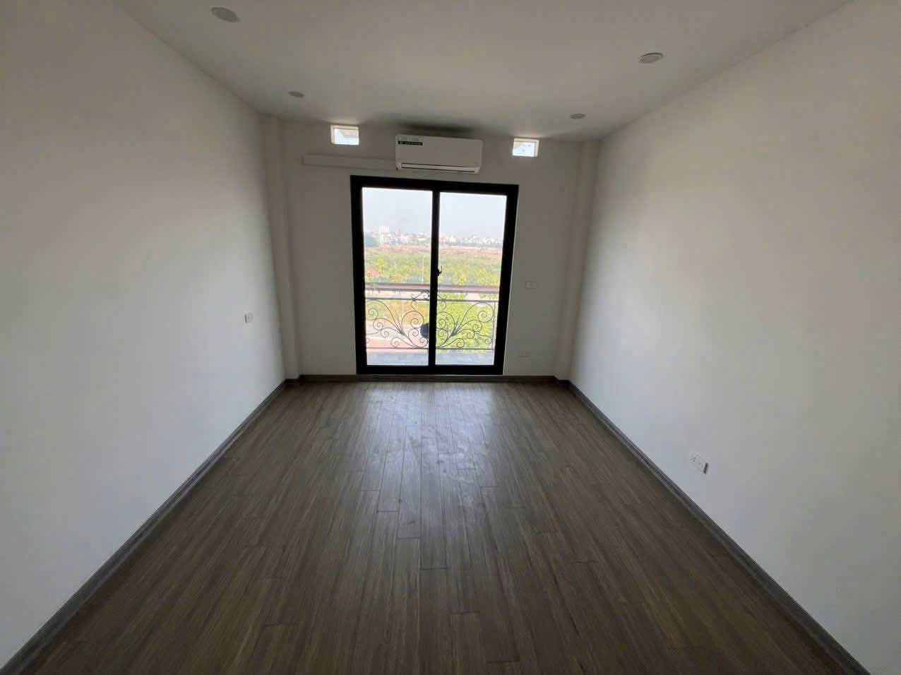 Bán Nhà Sát Khu TĐC Long Biên- Đường Vỉa Hè, Gara ÔTô Dừng Đỗ Ngày Đêm- Cạnh Hồ. 5