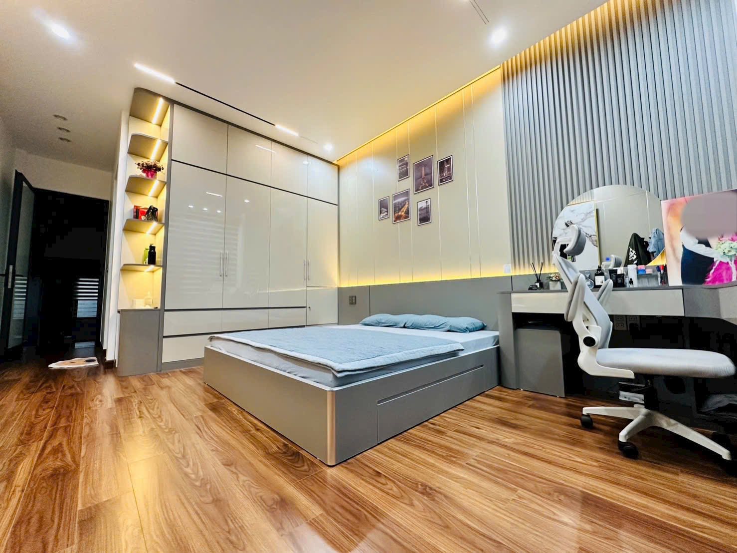 Bán căn nhà 4 tầng ngõ đường Ngô Quyền, ph Tân Bình, TP HD, 66m2, mt 4m, gara oto, 5.x tỷ 6