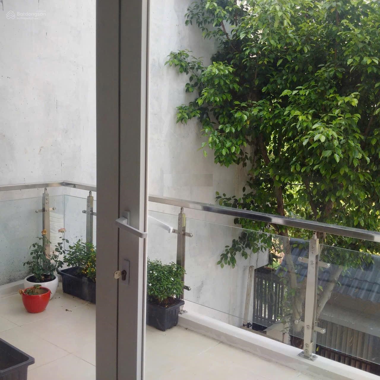 CHO THUÊ NHÀ NGUYÊN CĂN - GẦN CHỢ HIỆP BÌNH -PHẠM VĂN ĐỒNG,SÂN XE HƠI,GIÁ 16TR