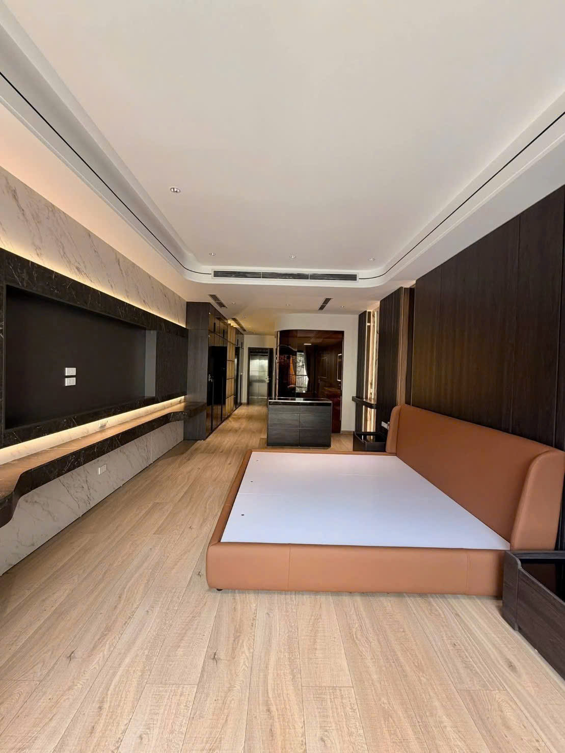 Bán nhà tái định cư Long Biên. DT 76m x 7 tầng, Cạnh Công Viên, Đường rộng, Vỉa hè. 5