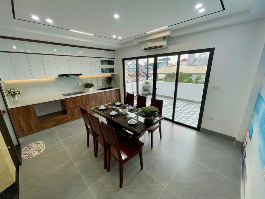 Hiếm nhất khu vực ! bán nhà 6T thang máy Ngọc Lâm, gara oto ngõ thông, giá hợp lý. 5