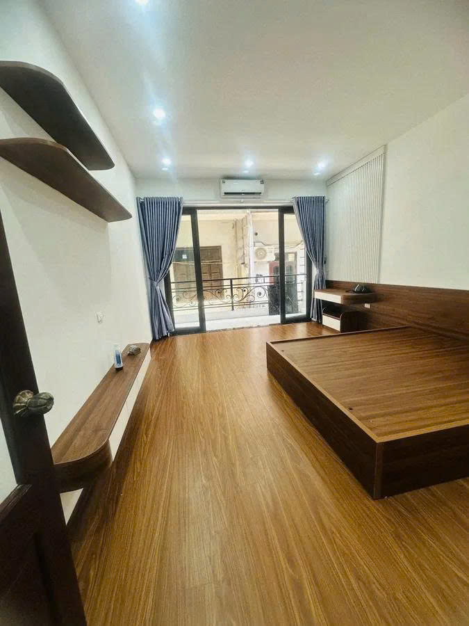 Hiếm nhà đẹp 4 tầng mặt phố Nguyễn Viết Xuân, 34m2, mặt tiền 3.3m, 2 mặt đường, kinh doanh, giá 12. 5