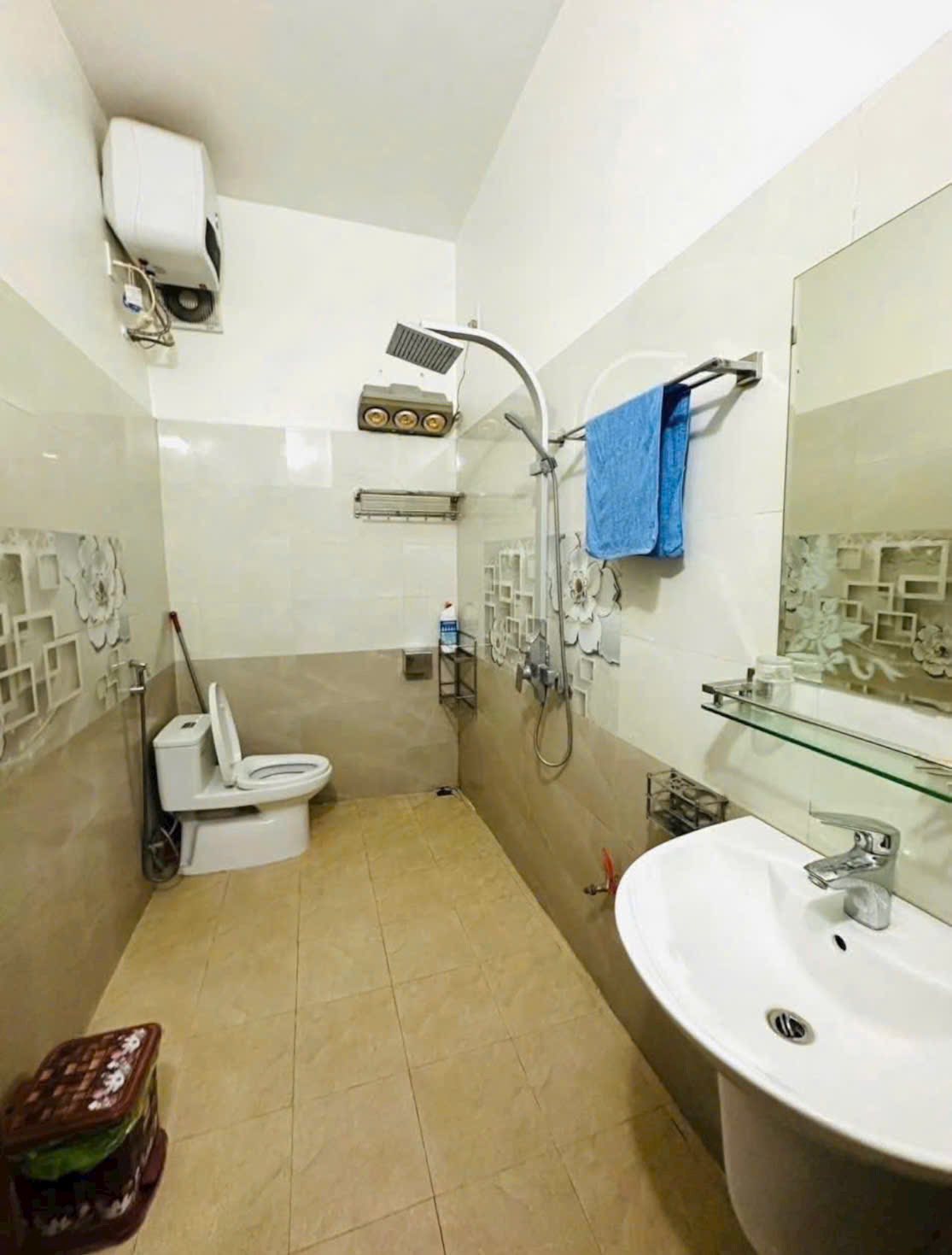 Bán căn nhà 3 tầng ngõ đường Ngô Quyền, ph Tân Bình, TP HD, 95.5m2, mt 6m, 4 ngủ, gara 6