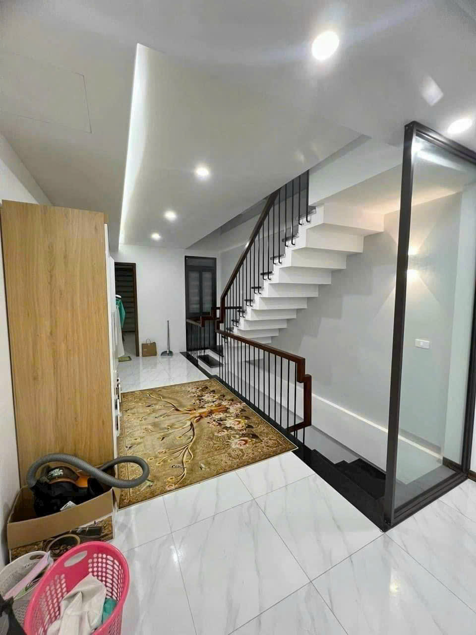 NHÀ ĐẸP TRUNG TÂM LONG BIÊN NẰM GIỮA CẦU VĨNH TUY VÀ CHƯƠNG DƯƠNG 57M2 x 5 TẦNG Ô TÔ VÀO 5