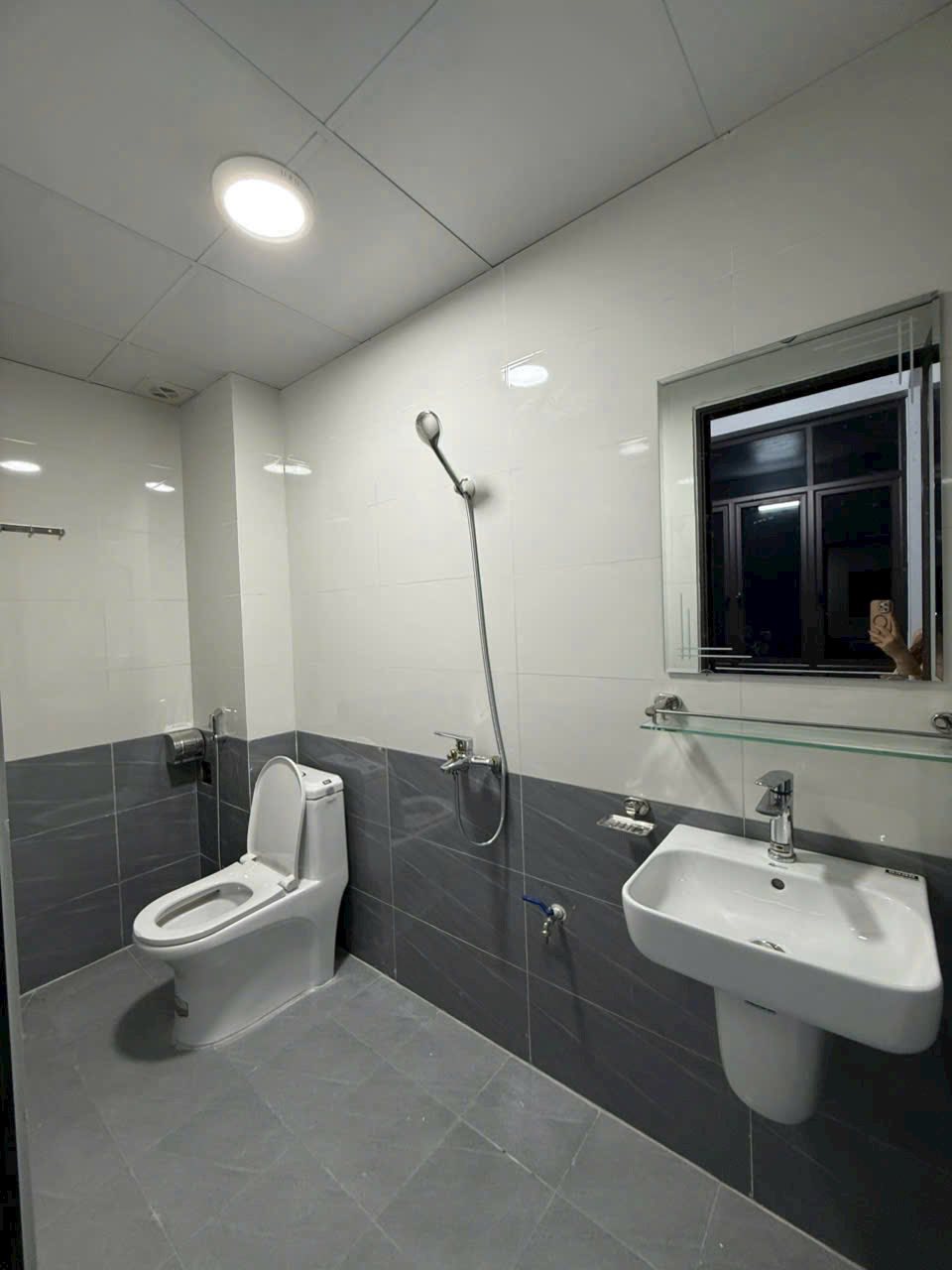 Bán căn nhà 3 tầng ngõ đường Hoàng Quốc Việt, ph Thanh Bình, TP HD, 47m2, mt 4.5m, 3 ngủ 6