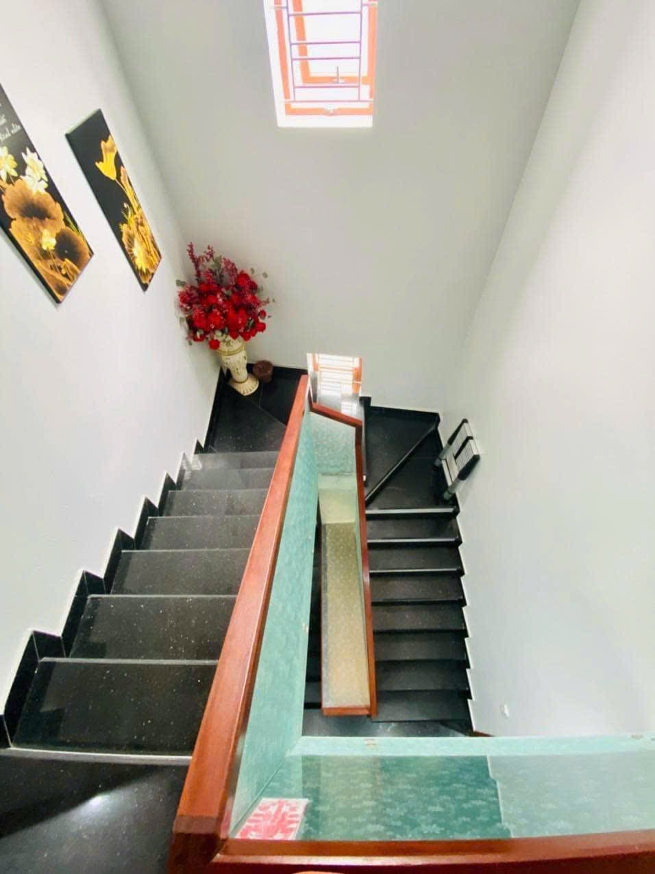 bán nhà 3 tầng mặt đường ngô thì nhậm gần cầu công trắng, giá chỉ 46xx mà kinh doanh rất tốt 3