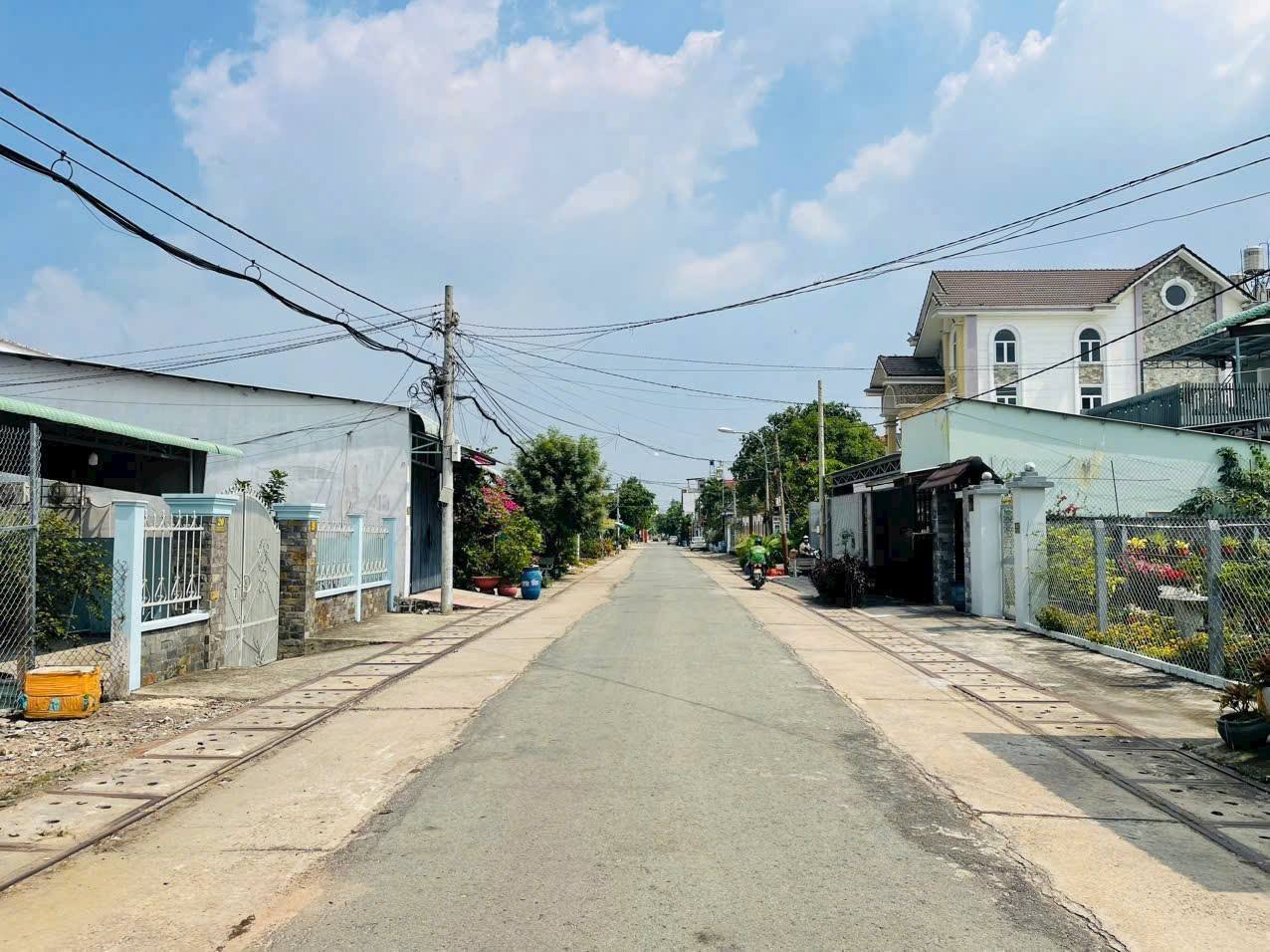 Bán đất mặt tiền đường số 33 xã Tân Thông Hội dt 416m2 full thổ giá 7,3 tỷ