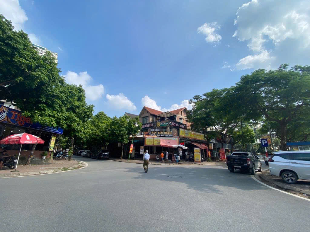 ĐỪNG ĐỂ 10 NĂM NỮA PHẢI TIẾC NUÔI VÌ BỎ LỠ "SIÊU PHẨM LÔ GÓC, MĂT TIỀN QUYỀN LỰC, GIÁ TỐT "  LINH 3