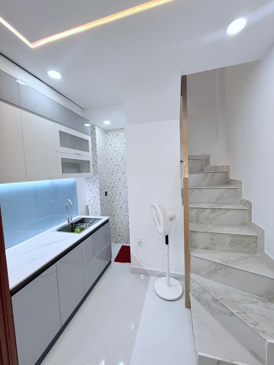 NHỎ XINH GIÁ MỀM NGAY LŨY BÁN BÍCH 3 TẦNG 2PN 3WC CHỈ 2.2 TỶ 5