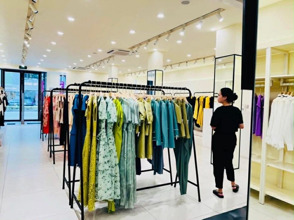 nhà mặt phố Nguyễn Văn Cừ, mặt tiền 13m, nở hậu, dòng tiền ổn định, full thổ cư 5