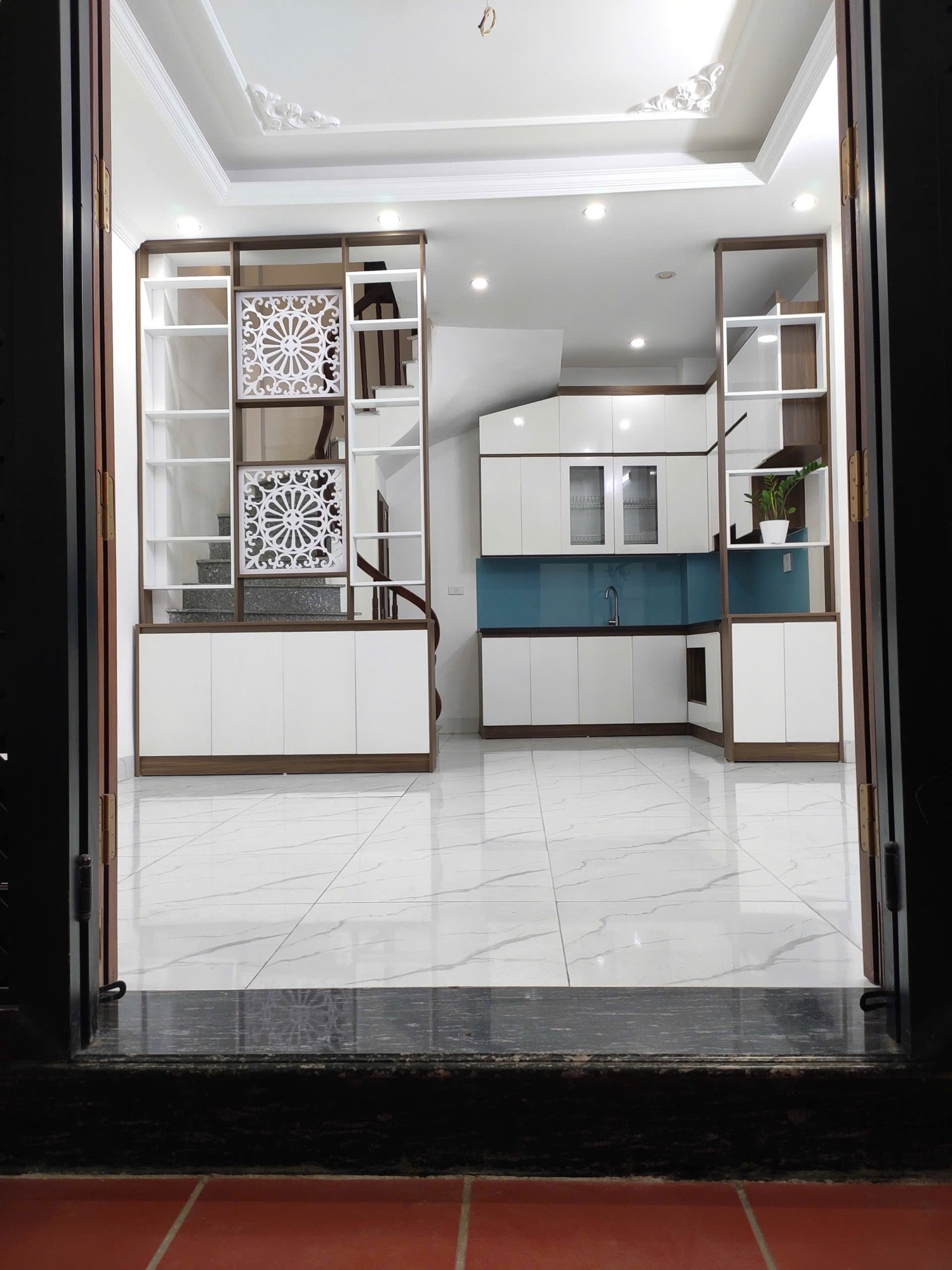 Bán Nhà Đê Trần Khát Chân 30m2. 5 tầng. mặt tiền 4.2m. giá chỉ 7.38 Tỷ Hai Bà Trưng Hà Nội 2