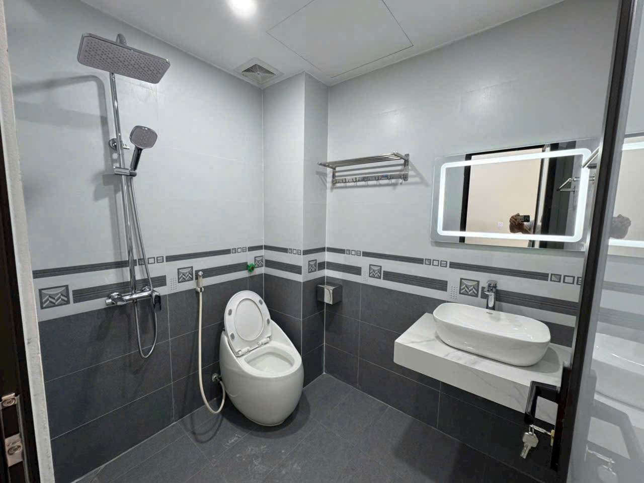 BÁN NHÀ PHỐ TRẠM 6 TẦNG NGAY CẠNH CẦU VĨNH TUY - NGÕ CỰC NÔNG. 6