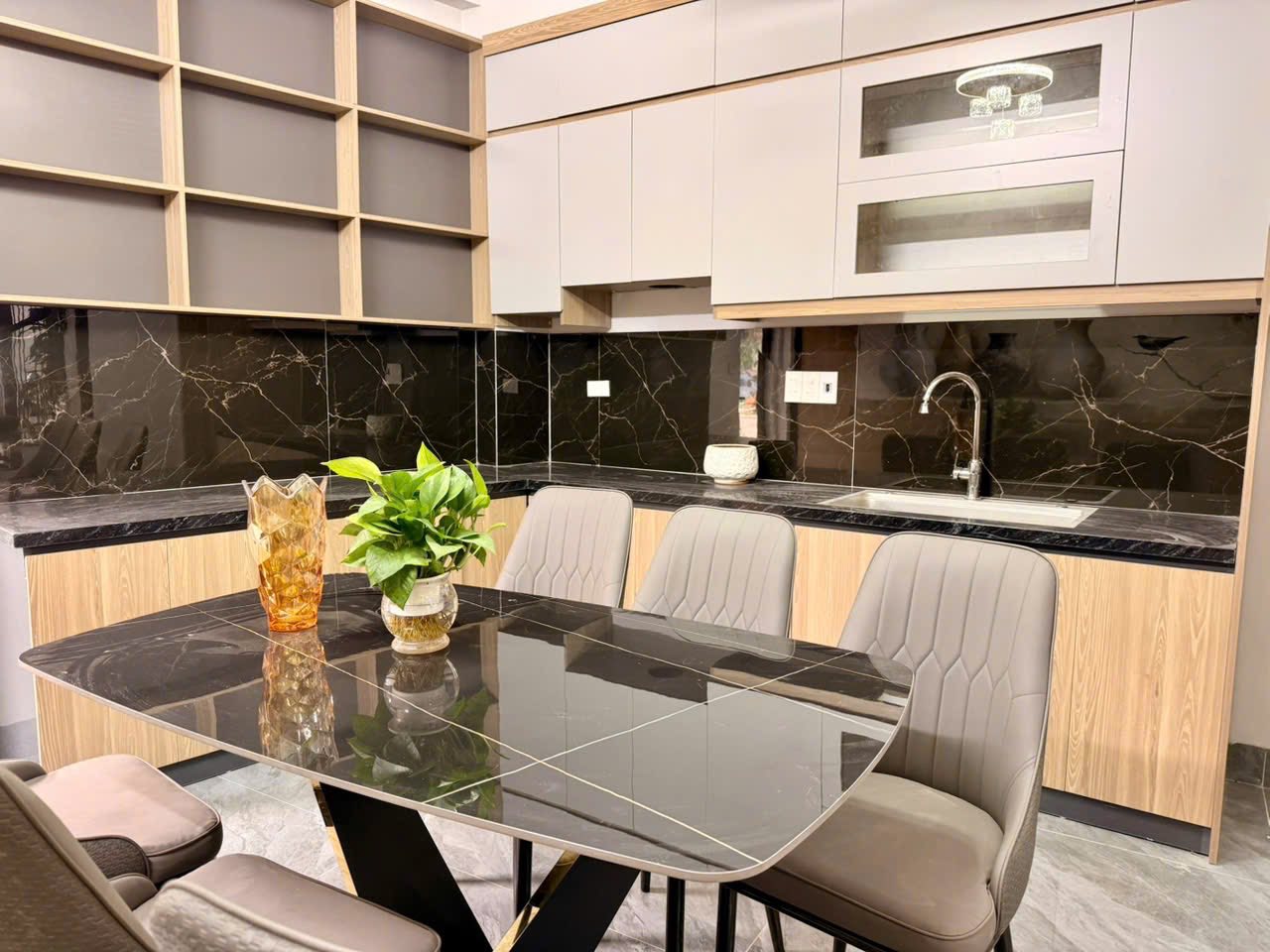 Bán căn nhà 3 tầng ngõ phố Đức Minh, ph Thanh Bình, TP HD, 50m2, 3 ngủ, 3 vs, ngõ oto nhỏ 7