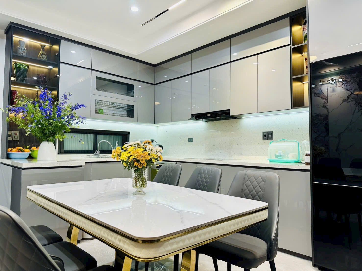 Bán căn nhà 4 tầng ngõ đường Ngô Quyền, ph Tân Bình, TP HD, 66m2, mt 4m, gara oto, 5.x tỷ 7