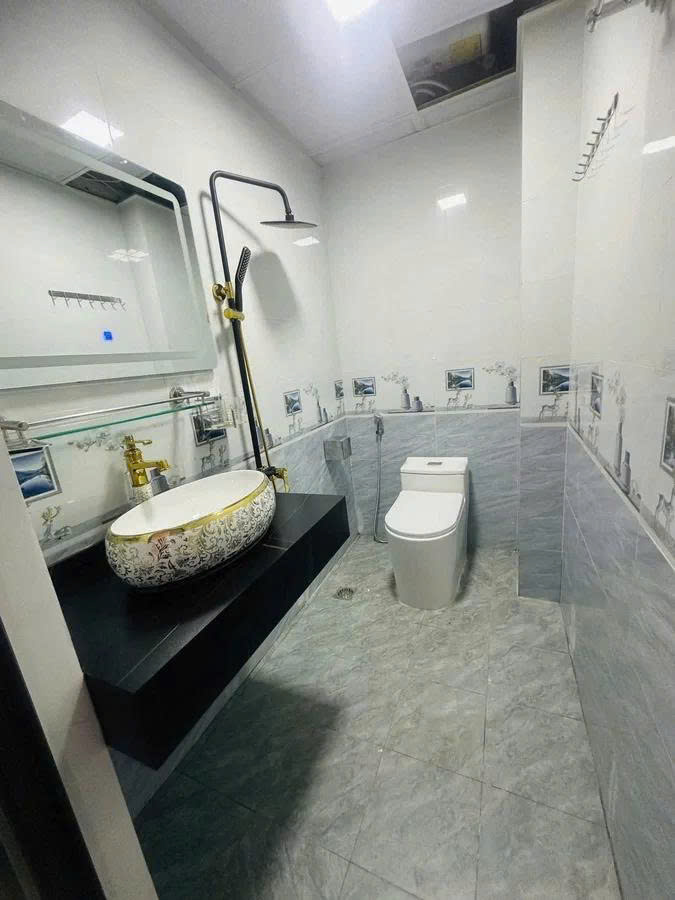 Hiếm nhà đẹp 4 tầng mặt phố Nguyễn Viết Xuân, 34m2, mặt tiền 3.3m, 2 mặt đường, kinh doanh, giá 12. 6