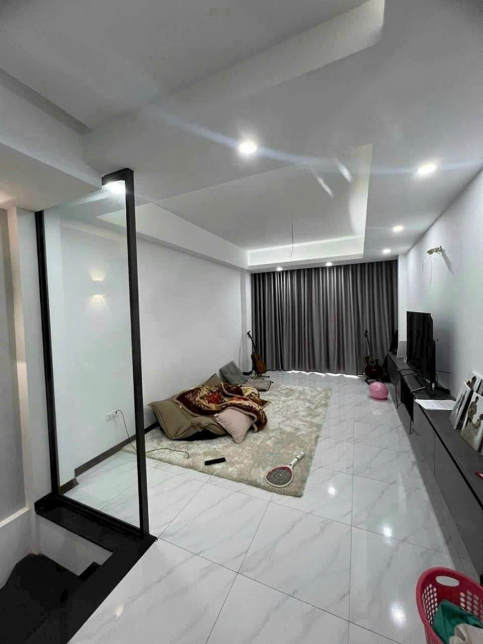 NHÀ ĐẸP TRUNG TÂM LONG BIÊN NẰM GIỮA CẦU VĨNH TUY VÀ CHƯƠNG DƯƠNG 57M2 x 5 TẦNG Ô TÔ VÀO 6