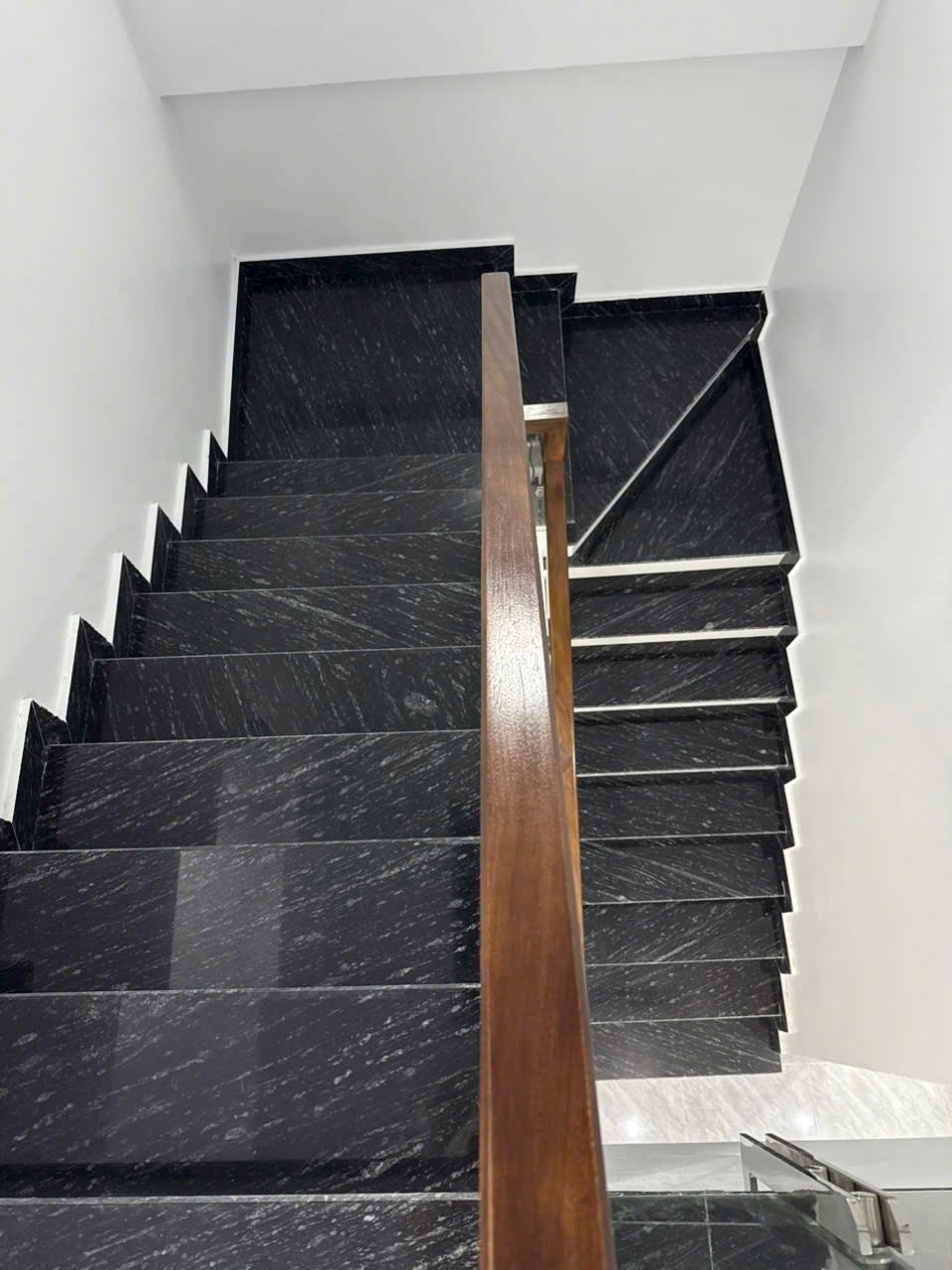 Bán căn nhà 3 tầng ngõ đường Hoàng Quốc Việt, ph Thanh Bình, TP HD, 47m2, mt 4.5m, 3 ngủ 7