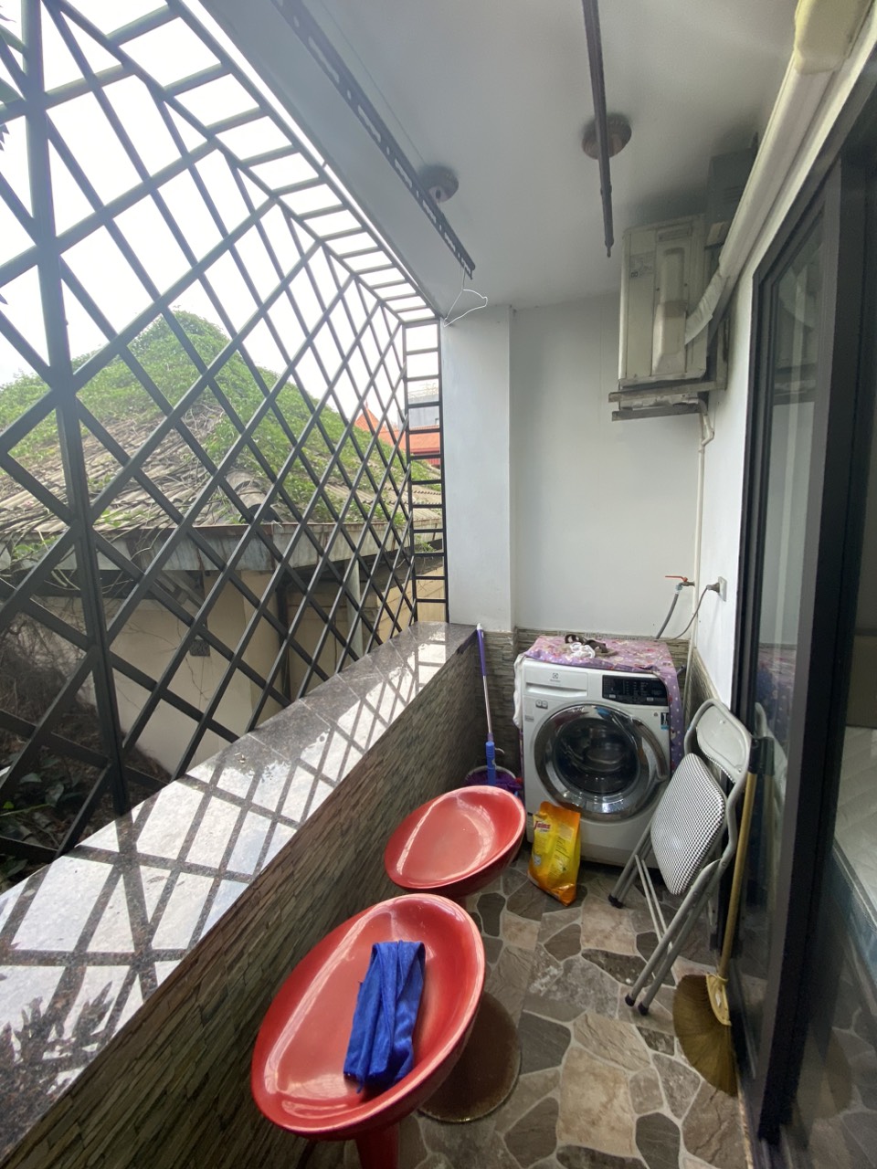 Cho thuê căn hộ dịch vụ View Hồ Tây ở Phố Trích Sài. Gần Trung tâm thương mại Lotte Tây Hồ. Chỉ 6.5 6