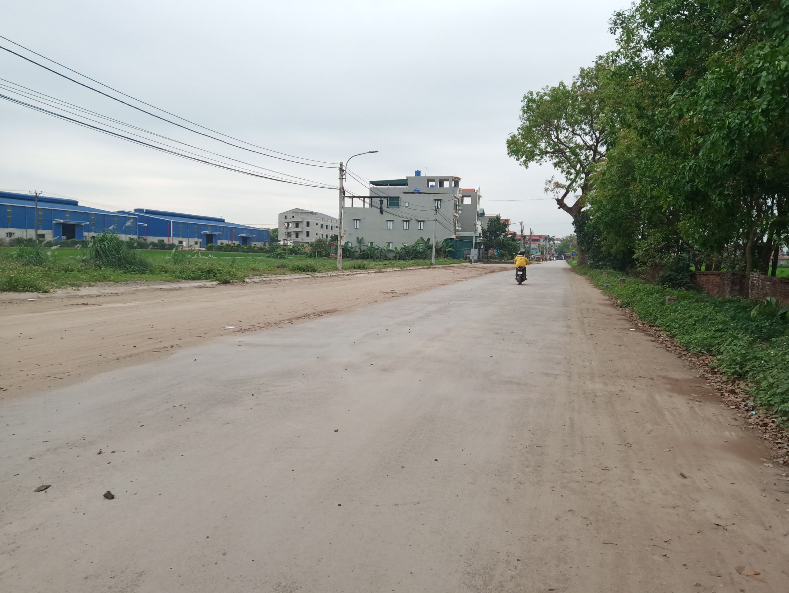 BÁN TRỤC CHÍNH LƯƠNG TÀI ĐẤT ĐẤU GIÁ 117,5m2, đường cực rộng, giá tốt: 0835459289