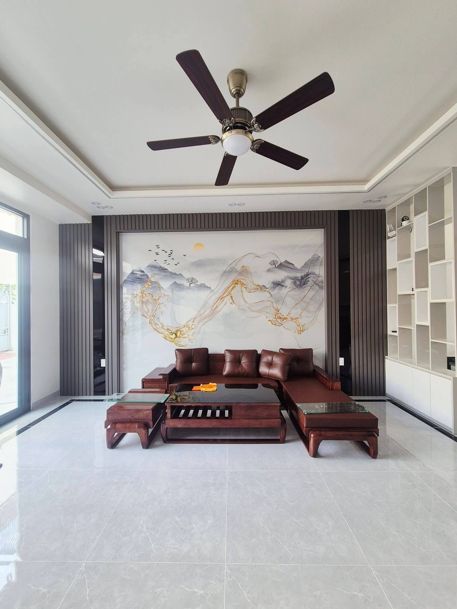 Bán nhà mặt phố Vạn Phúc, Ba Đình, vỉa hè 5m, phố Vip, kinh doanh đỉnh. Giá 32 tỷ 3