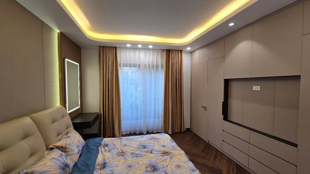 BÁN NHÀ TRẦN DUY HƯNG – Ô TÔ QUA CỬA – THANG MÁYGần KS Chamvit – vị trí đẹp, trung tâm, kinh 3