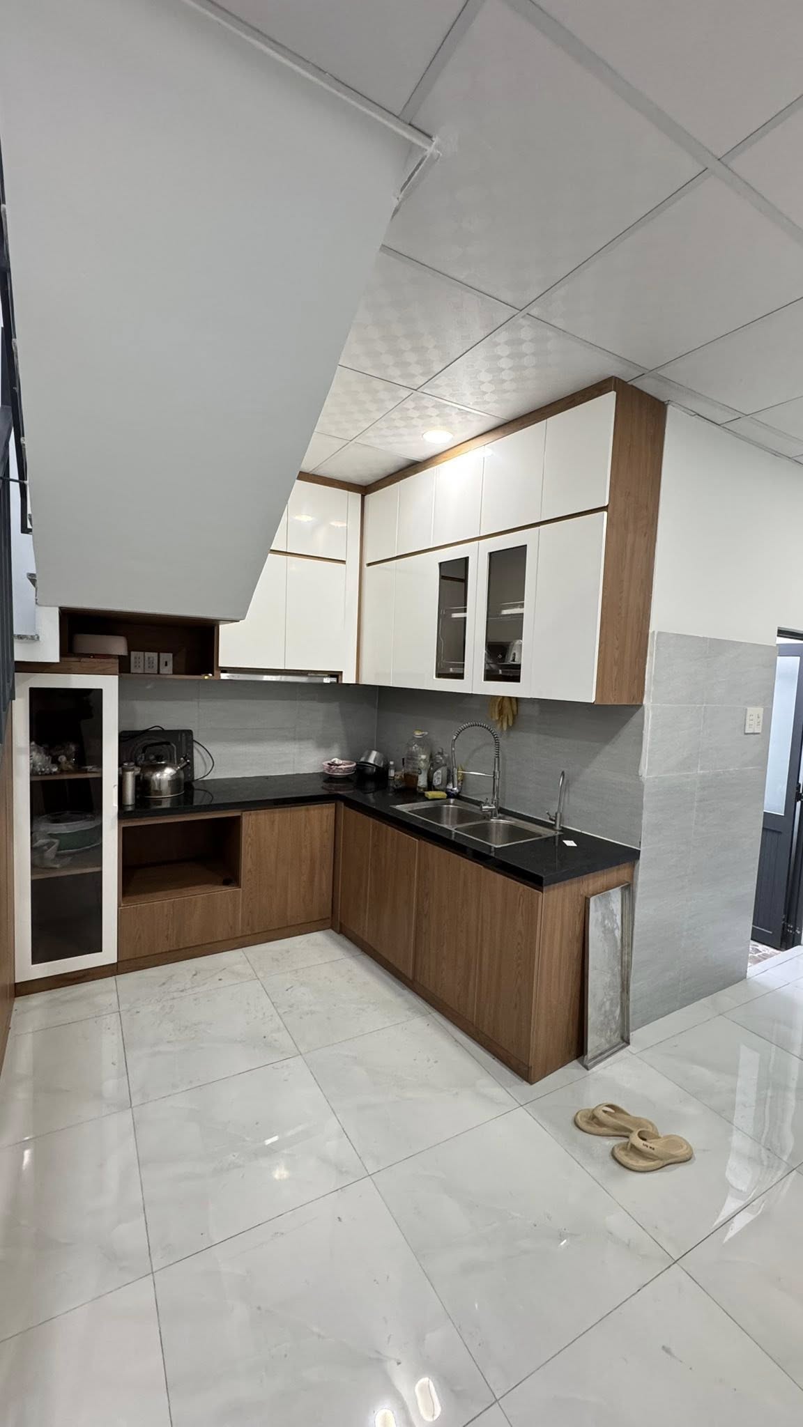 ĐỂ LẠI CĂN NHÀ 2 TẦNG KINH DOANH MẶT TIỀN ĐƯỜNG NGUYỄN TẤT THÀNH ĐỐI DIỆN KĐT AN BÌNH TÂN P.TÂY 4