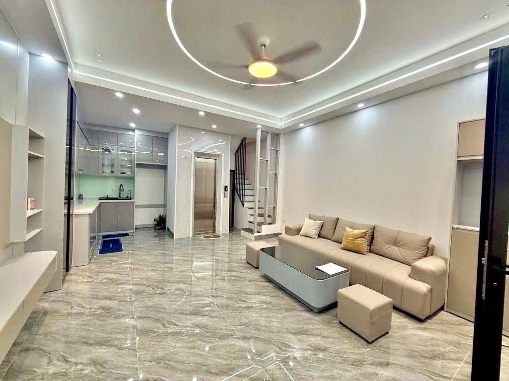 Bán nhà mặt phố Kim Mã, Ba Đình, lô góc, 6 tầng thang máy, vỉa hè 5m, kinh doanh. Giá 27 tỷ 3