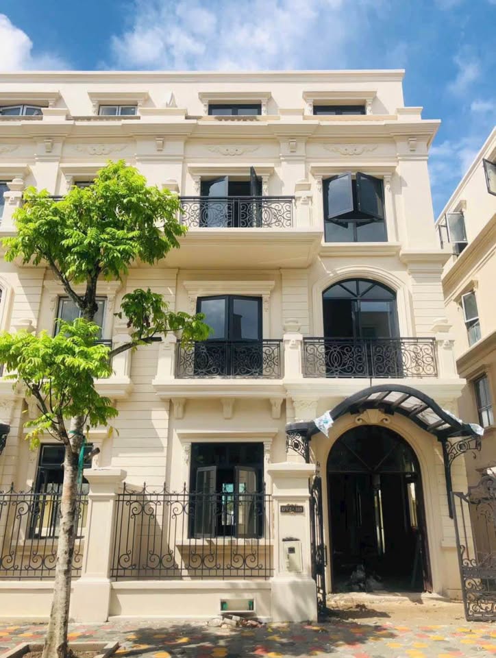 Ngoại Giao 2 căn NHÀ PHỐ 4 tầng 100m2 tại VƯỜN ĐẢO VUA VINHOMES ROYAL Vũ Yên, Hải Phòng.