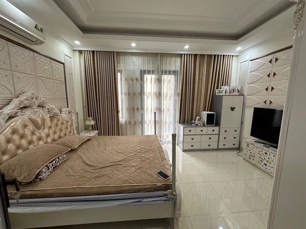 Bán nhà mặt phố Trúc Bạch, View hồ, ô tô tránh, lô góc 2 mặt phố, hiếm nhà bán. Giá 45 tỷ 4