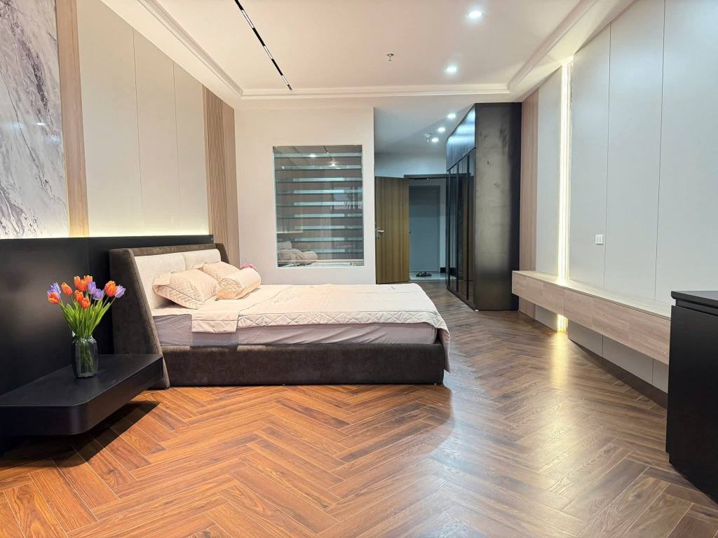 Bán nhà Kim Mã, Ba Đình, dt 80m, 7 tầng thang máy, ô tô vào nhà, 2 mặt thoáng. Giá 26 tỷ 3