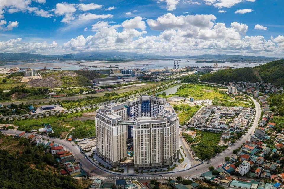 Chính chủ bán căn Duplex 2 tầng 3pn 96,5m chung cư Dragon Castle Bãi Cháy, Hạ Long. Ngay cạnh TTTM