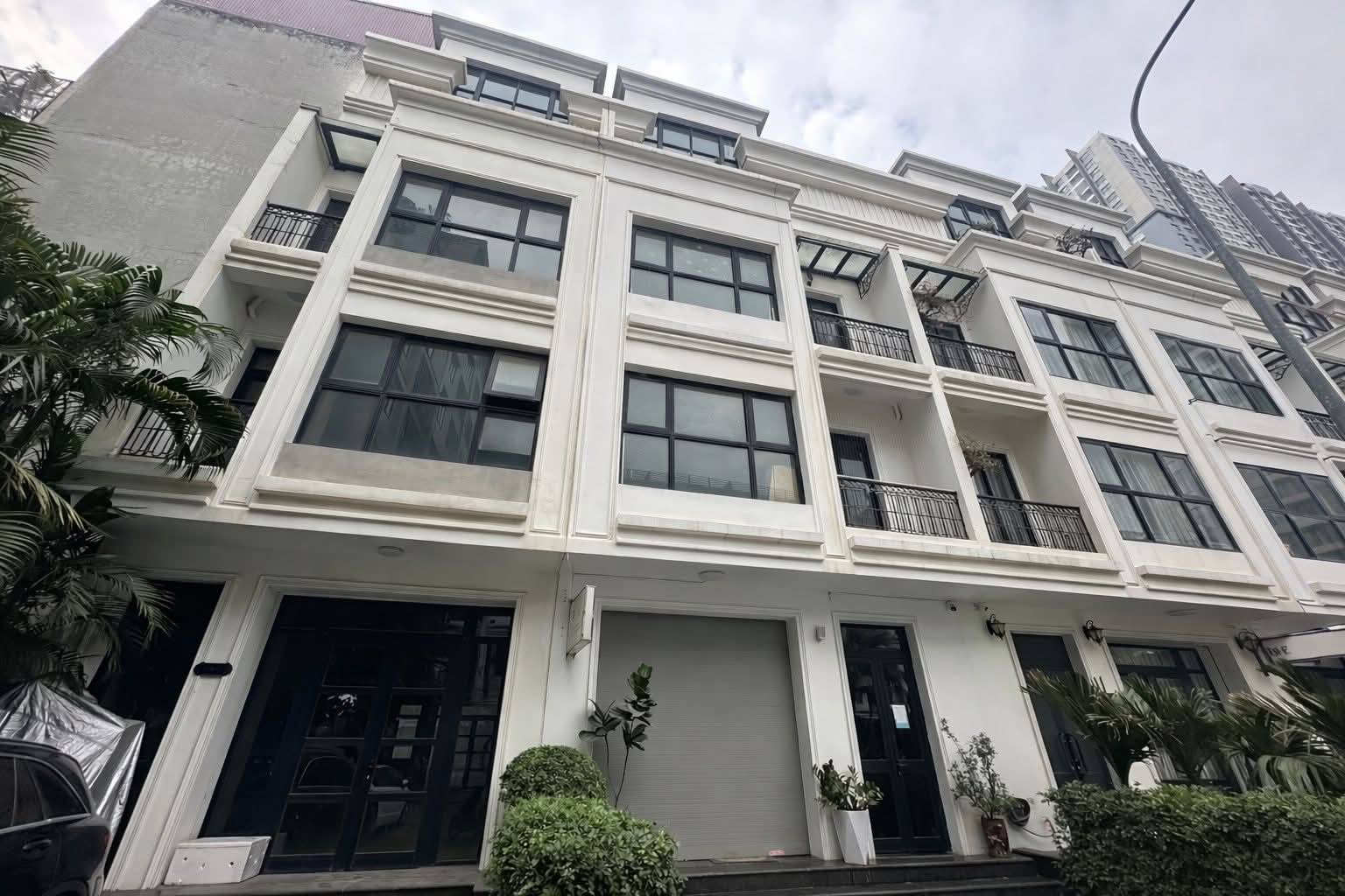 BIỆT THỰ LIỀN KỀ VINHOMES GARDENIA – HÀM NGHI113M2, 5 TẦNG, KINH DOANH -VỈA HÈ RỘNG 2