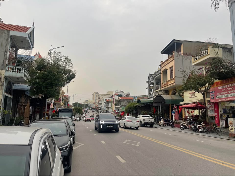 CHÍNH CHỦ BÁN NHÀ 2,5 Tầng 68m2 MẶT ĐƯỜNG BA LAN - GIẾNG ĐÁY, HẠ LONG - KINH DOANH ĐẮT GIÁ. 3