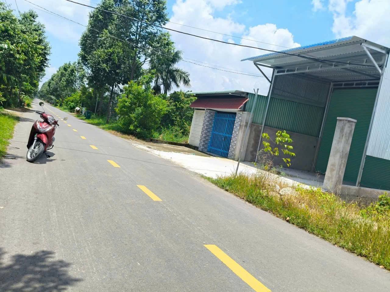 Bán nhà kho mới xây mặt tiền đường ấp 10, Lương Hòa dt 545m2 full thổ giá 4,5 tỷ 2