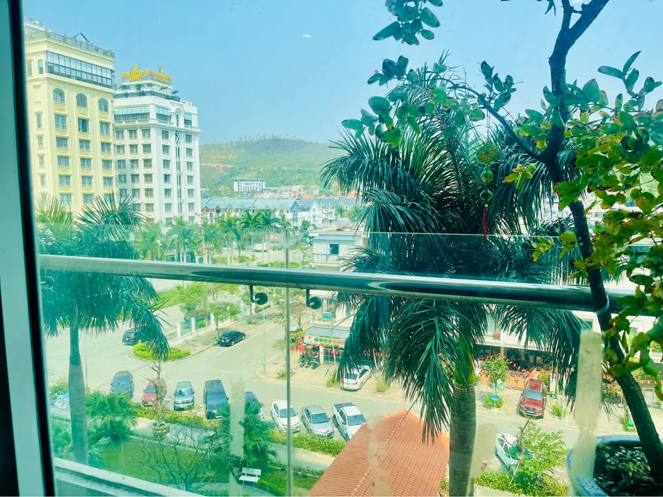 Do chuyển định cư không sử dụng nên cần bán căn hộ 2Pn 80m2 trung tâm du lịch Bãi Cháy, Hạ Long.